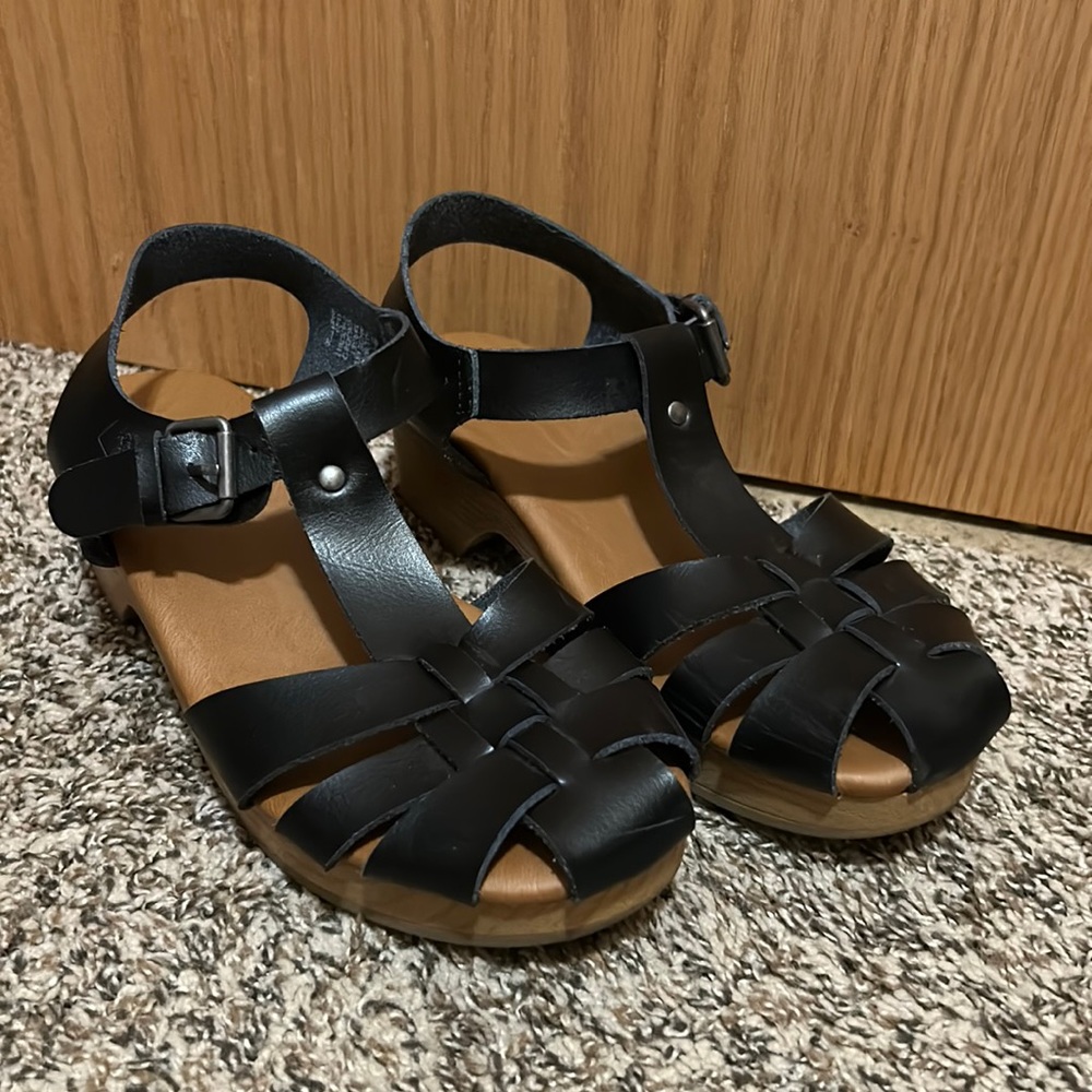 Universal Thread sandals